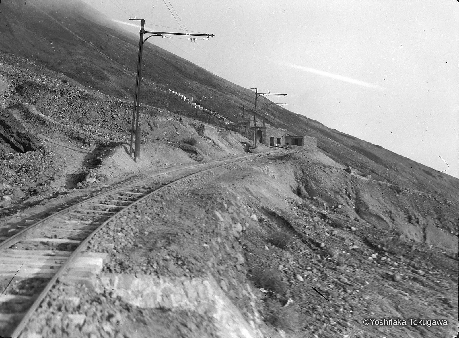ヴェスヴィオ山中腹の登山鉄道フニコラーレ・ヴェスヴィアーナ（Funicolare Vesuviana）駅